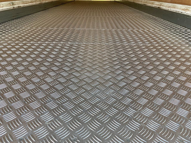 UDトラックスクオンアルミバン大型（10t）[写真17]