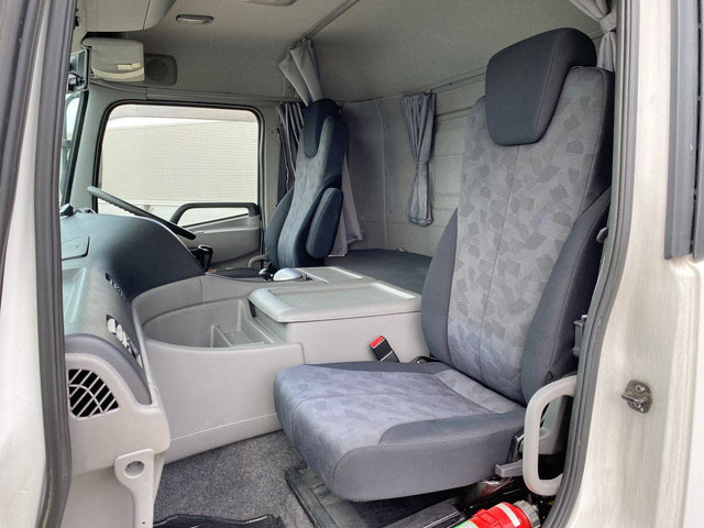 UDトラックスクオンアルミバン大型（10t）[写真30]