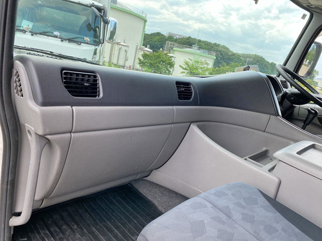 UDトラックスクオンアルミバン大型（10t）[写真32]