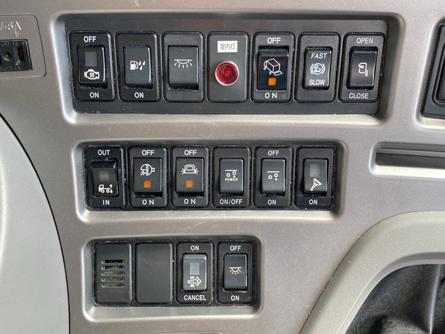 UDトラックスクオンアルミバン大型（10t）[写真37]