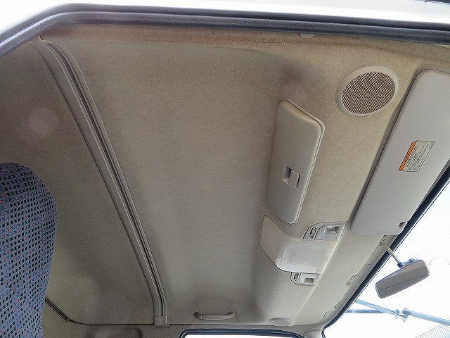 三菱ふそうファイターカーテン車中型（4t）[写真16]