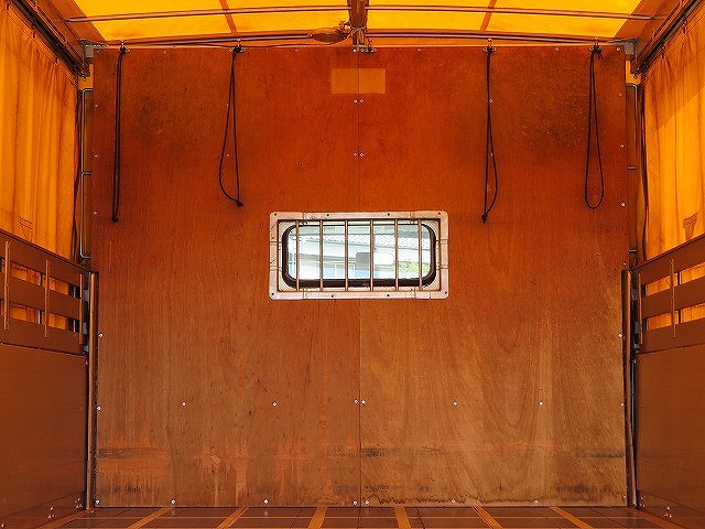 三菱ふそうファイターカーテン車中型（4t）[写真18]