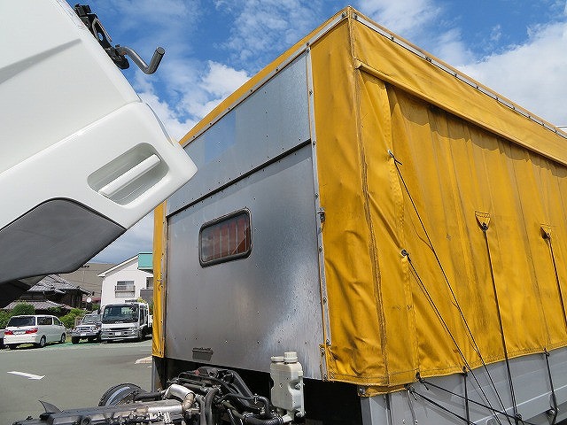 三菱ふそうファイターカーテン車中型（4t）[写真25]