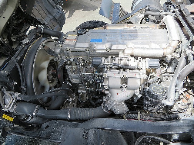 三菱ふそうファイターカーテン車中型（4t）[写真27]