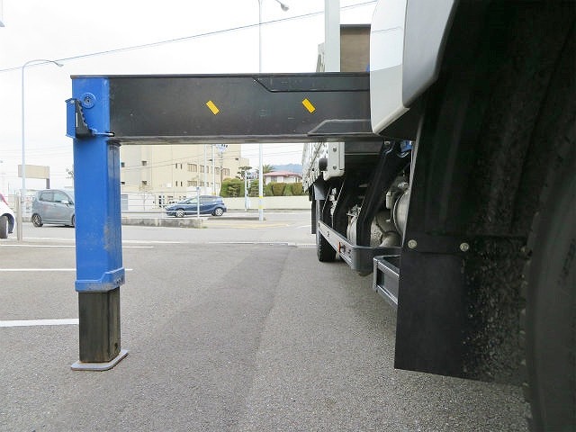 三菱ふそうファイタークレーン4段中型（4t）[写真24]