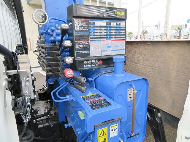 三菱ふそうファイタークレーン4段中型（4t）[写真25]