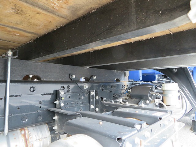 三菱ふそうファイタークレーン4段中型（4t）[写真34]