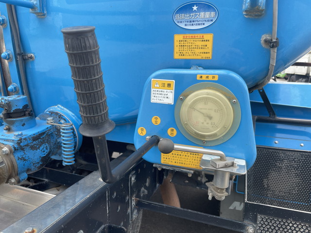 いすゞエルフバキュームカー小型（2t・3t）[写真14]