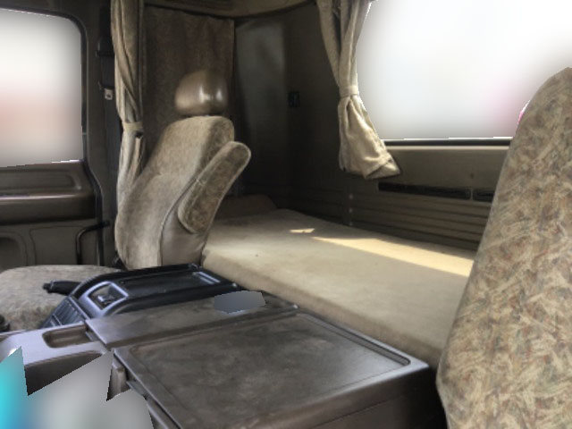 いすゞギガセルフローダー大型（10t）[写真24]