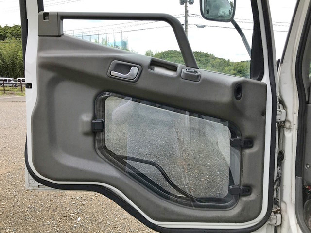 三菱ふそうファイターアルミウイング中型（4t）[写真27]