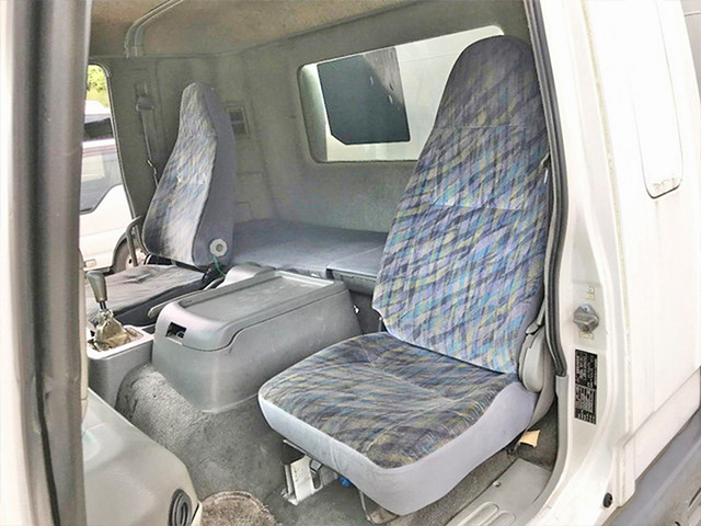 三菱ふそうファイターアルミウイング中型（4t）[写真30]