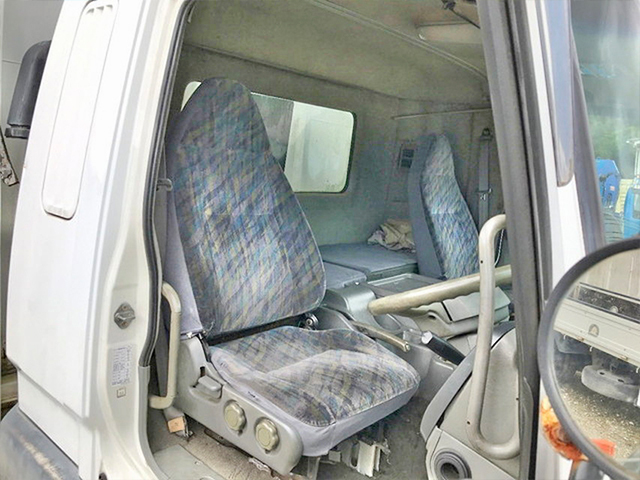 三菱ふそうファイターアルミウイング中型（4t）[写真33]