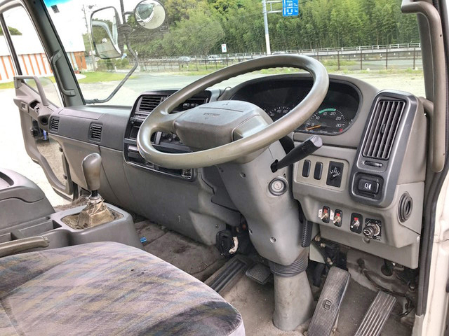 三菱ふそうファイターアルミウイング中型（4t）[写真34]