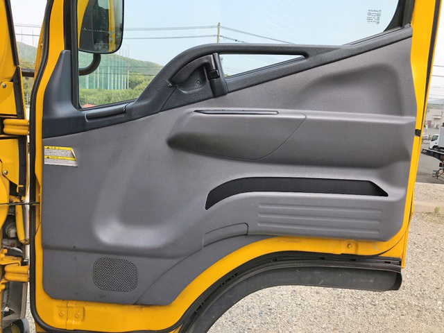 三菱ふそうキャンターアルミバン小型（2t・3t）[写真31]