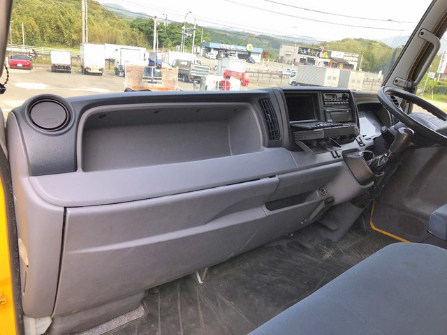 三菱ふそうキャンターアルミバン小型（2t・3t）[写真32]