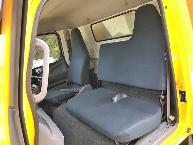 三菱ふそうキャンターアルミバン小型（2t・3t）[写真33]