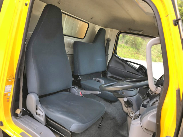 三菱ふそうキャンターアルミバン小型（2t・3t）[写真34]