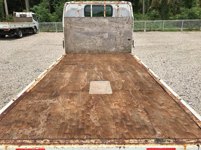 三菱ふそうキャンター平ボディ小型（2t・3t）[写真11]