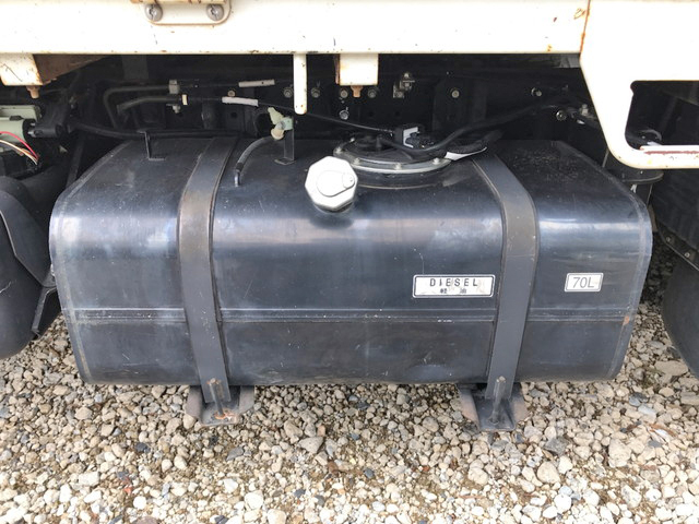 三菱ふそうキャンター平ボディ小型（2t・3t）[写真15]