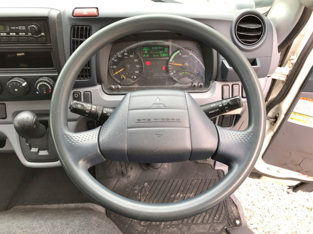 三菱ふそうキャンター平ボディ小型（2t・3t）[写真33]