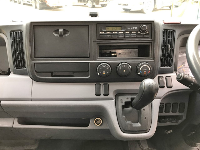 三菱ふそうキャンター平ボディ小型（2t・3t）[写真35]