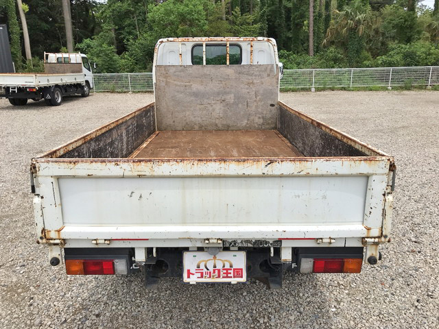 三菱ふそうキャンター平ボディ小型（2t・3t）[写真09]