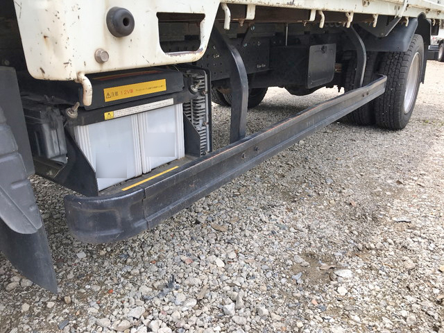 三菱ふそうキャンター平ボディ小型（2t・3t）[写真14]