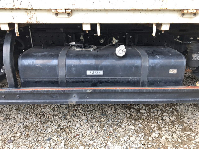 三菱ふそうキャンター平ボディ小型（2t・3t）[写真16]