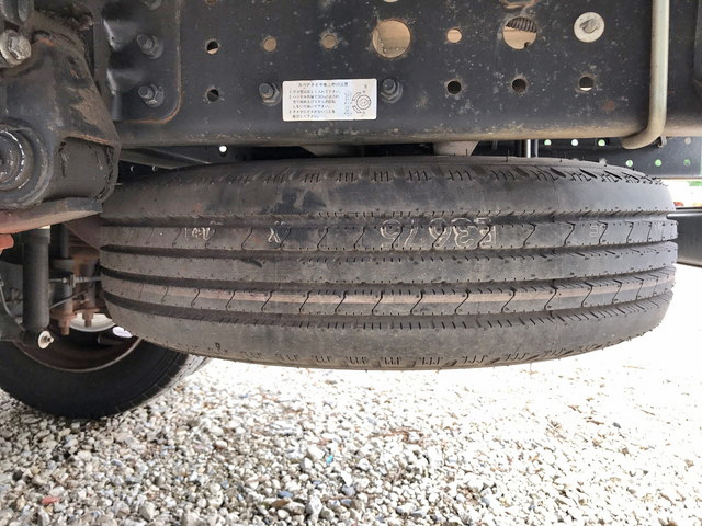 三菱ふそうキャンター平ボディ小型（2t・3t）[写真18]