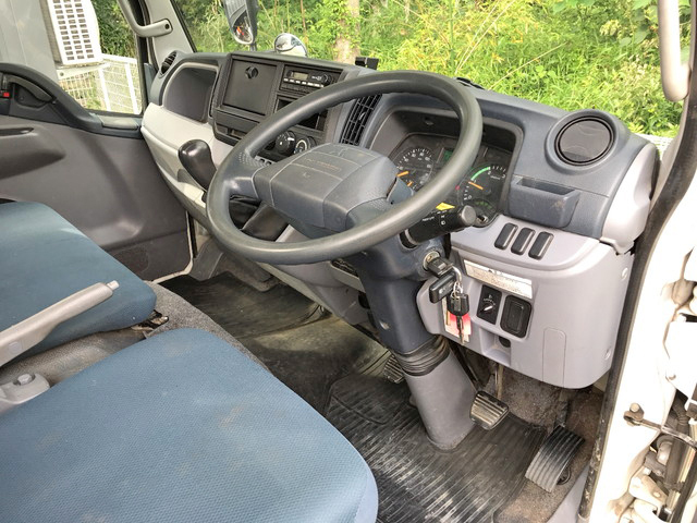 三菱ふそうキャンター平ボディ小型（2t・3t）[写真32]