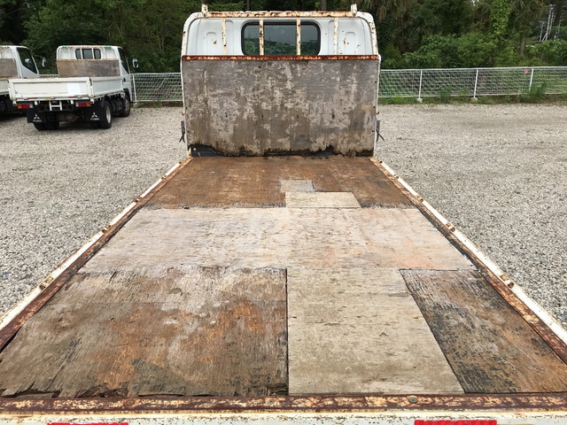 三菱ふそうキャンター平ボディ小型（2t・3t）[写真11]