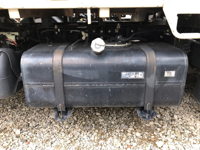 三菱ふそうキャンター平ボディ小型（2t・3t）[写真16]