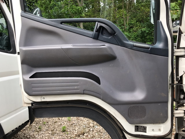 三菱ふそうキャンター平ボディ小型（2t・3t）[写真26]
