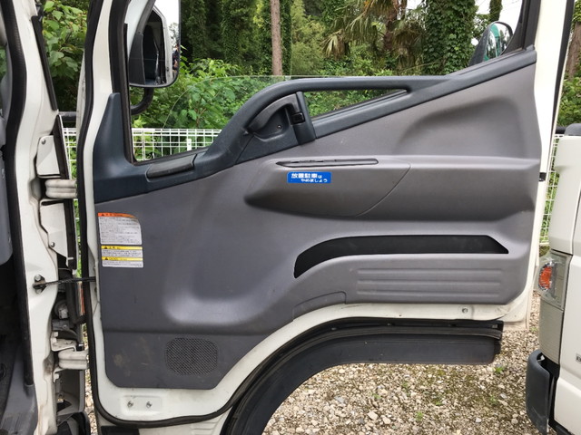 三菱ふそうキャンター平ボディ小型（2t・3t）[写真27]