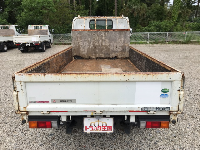 三菱ふそうキャンター平ボディ小型（2t・3t）[写真09]