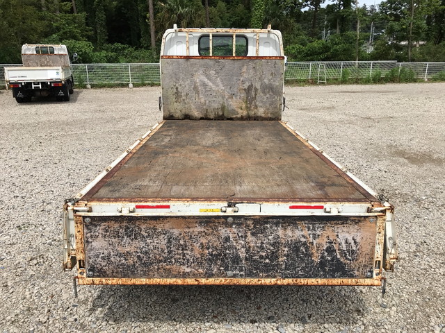 三菱ふそうキャンター平ボディ小型（2t・3t）[写真10]