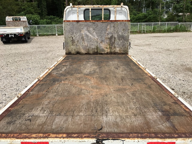 三菱ふそうキャンター平ボディ小型（2t・3t）[写真11]