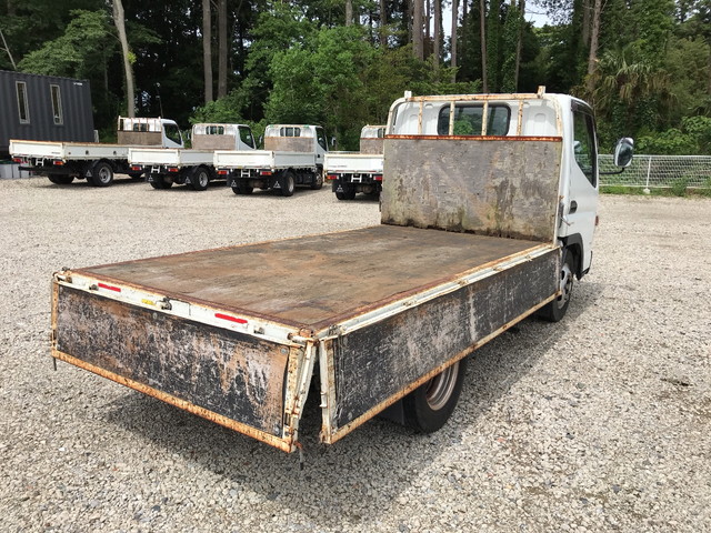 三菱ふそうキャンター平ボディ小型（2t・3t）[写真13]