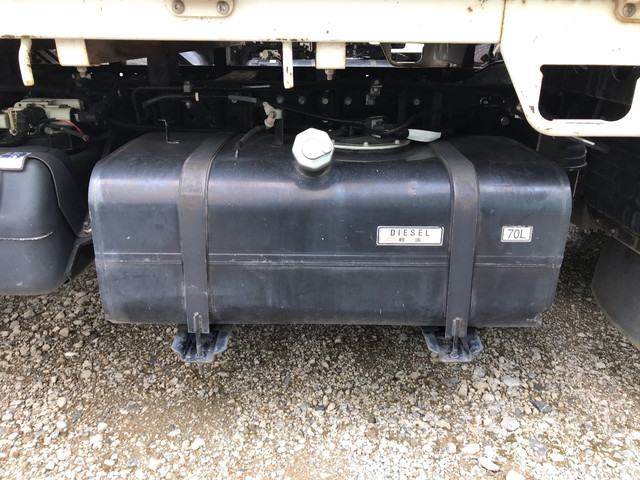 三菱ふそうキャンター平ボディ小型（2t・3t）[写真16]