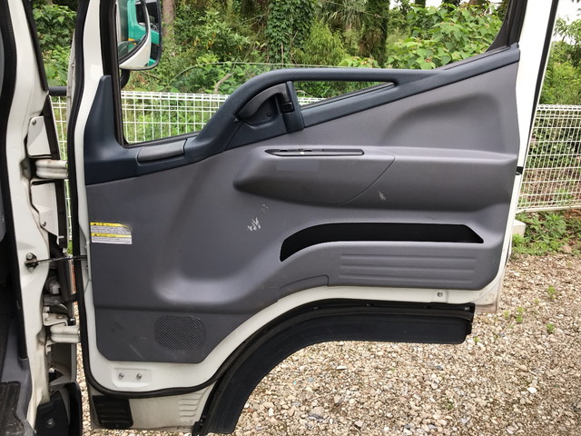 三菱ふそうキャンター平ボディ小型（2t・3t）[写真27]