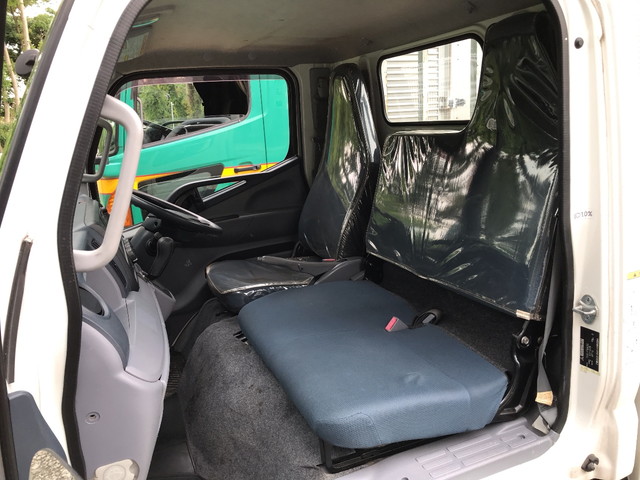 三菱ふそうキャンター平ボディ小型（2t・3t）[写真30]