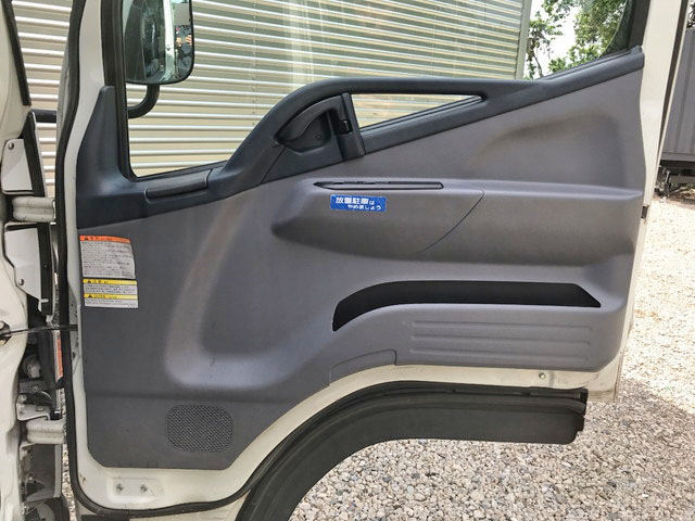 三菱ふそうキャンター平ボディ小型（2t・3t）[写真27]