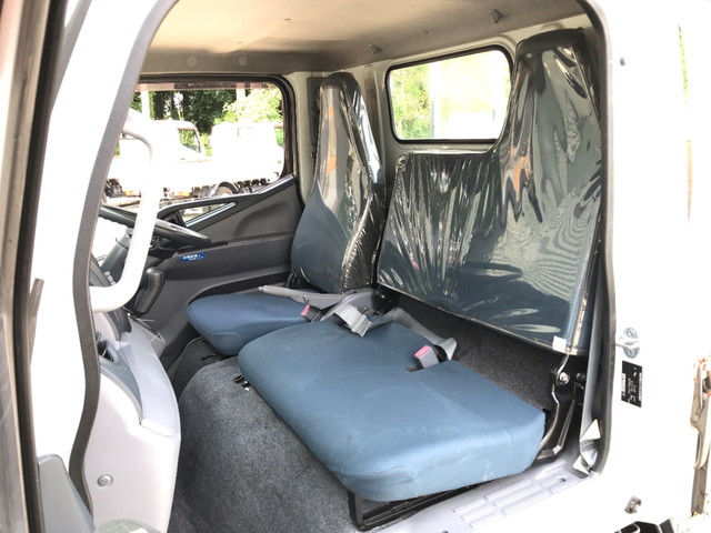 三菱ふそうキャンター平ボディ小型（2t・3t）[写真30]