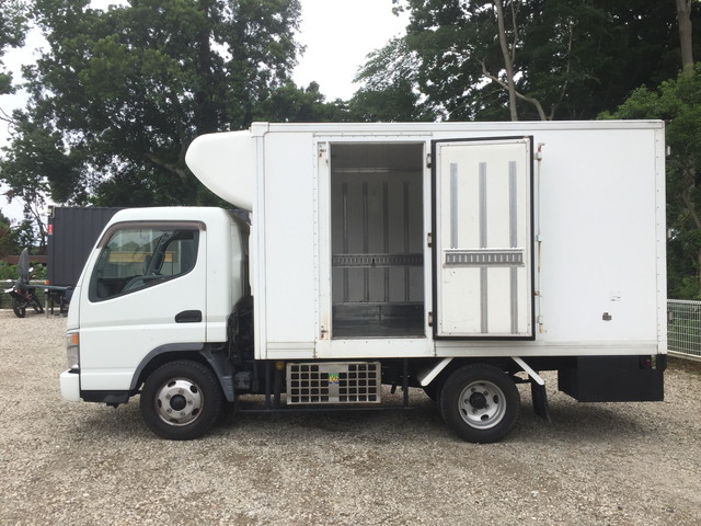 三菱ふそうキャンター冷凍車（冷蔵車）小型（2t・3t）[写真06]