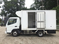 三菱ふそうキャンター冷凍車（冷蔵車）小型（2t・3t）[写真06]