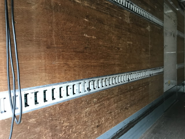 三菱ふそうキャンターアルミバン小型（2t・3t）[写真10]