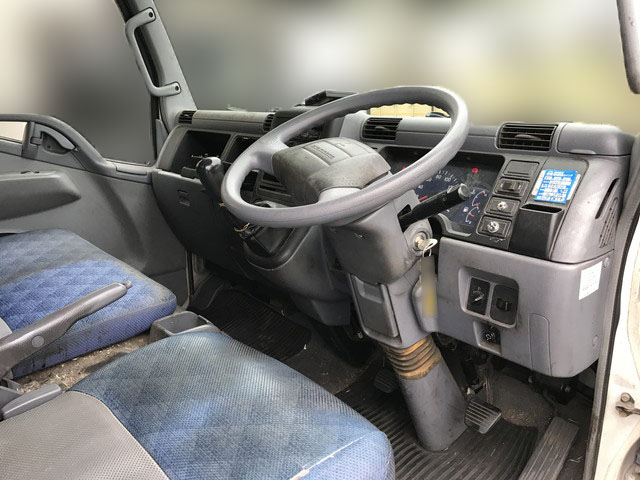 三菱ふそうキャンターアルミバン小型（2t・3t）[写真21]