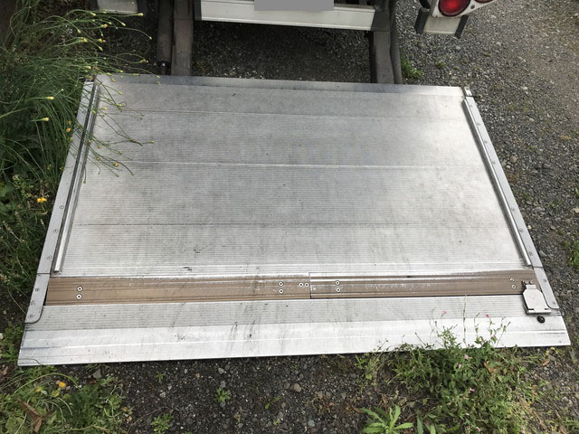 三菱ふそうキャンターアルミバン小型（2t・3t）[写真07]