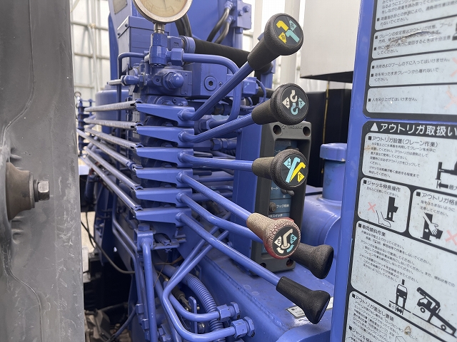 いすゞフォワードセルフクレーン4段増トン（6t・8t）[写真21]