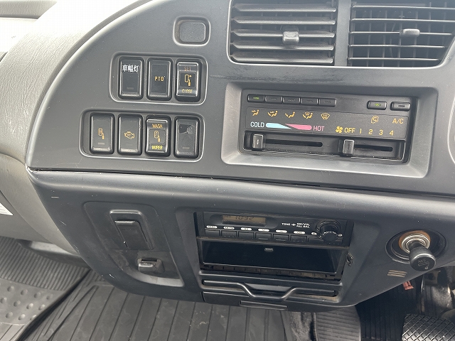 いすゞフォワードセルフクレーン4段増トン（6t・8t）[写真34]